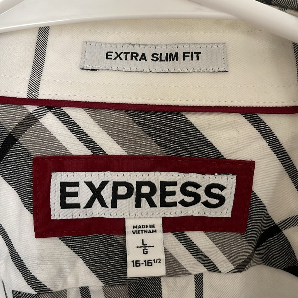Express button down - Picture 3 of 4